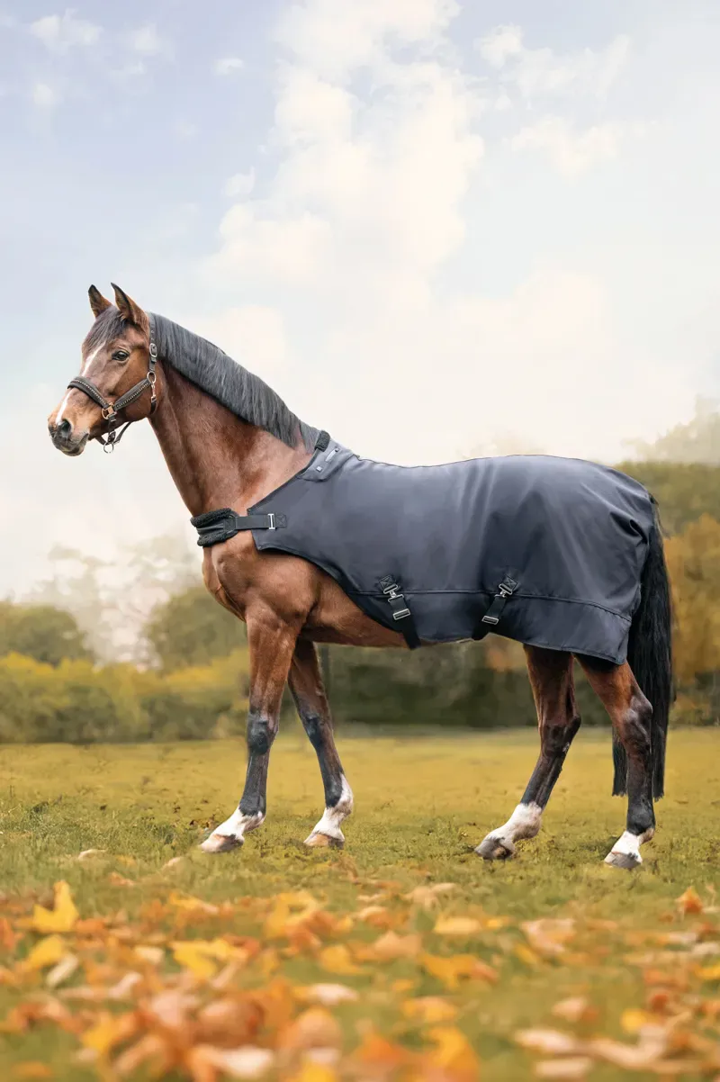Hkm EquineCarePro Heating Rug in Black-3
