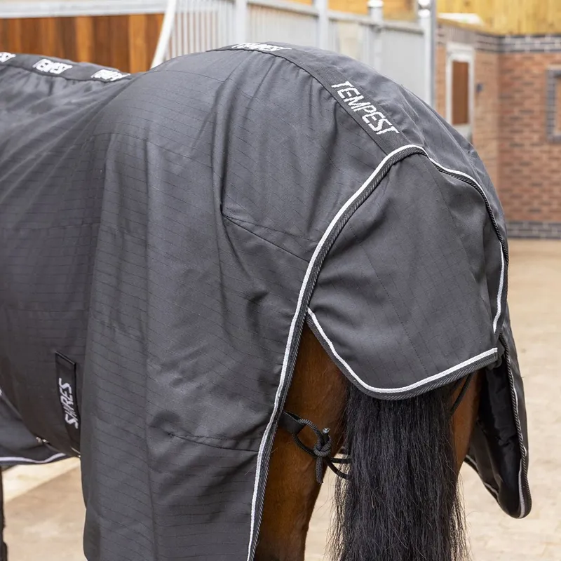 Shires Tempest Original Lite 600D 0g Combo Neck Stable Sheet - Black-3