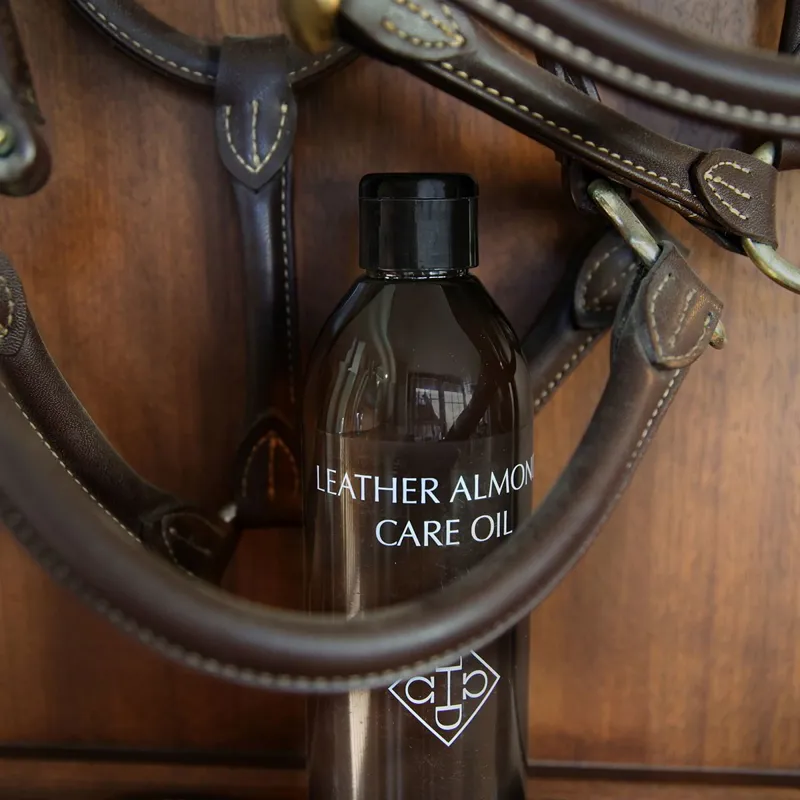 Grooming Deluxe Almond Leather Care Oil-2
