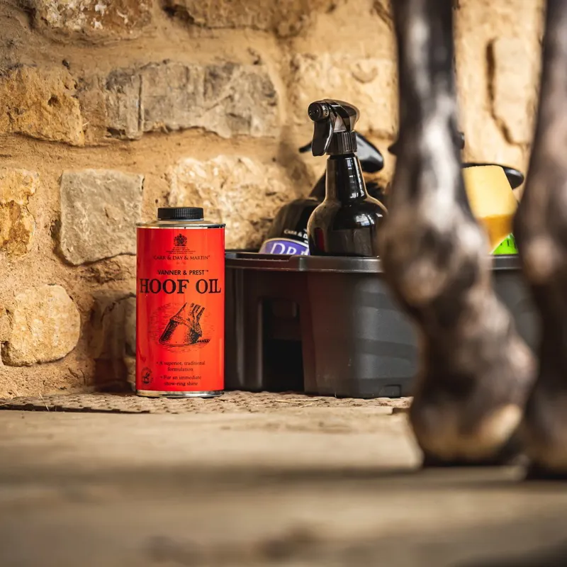 Carr and Day and Martin Vanner and Prest Hoof Oil-2