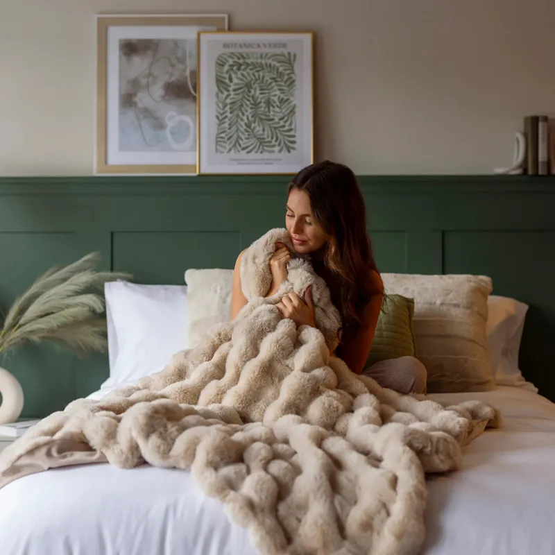 Heat Holders FAUX FUR Lux Blanket - Natural-2