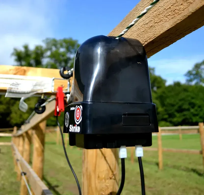 Hotline Shrike Battery Powered Energizer Fence Charger-2