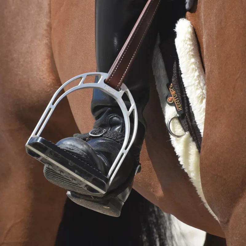 Kentucky Elastic Sheepskin Girth - Black/Natural-2