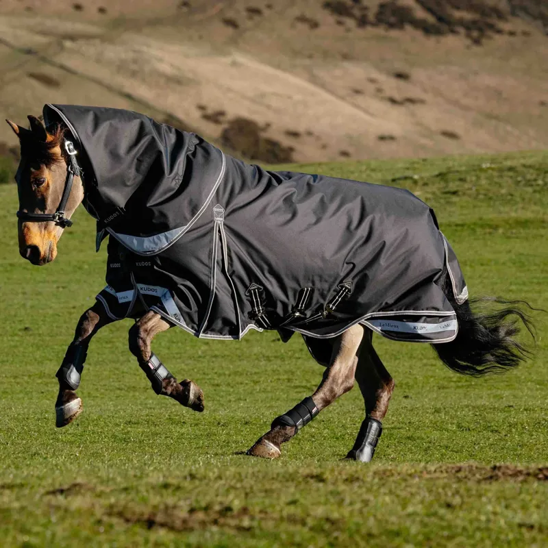LeMieux Kudos NeoLock 200g Detachable Neck Turnout Blanket - Black-1