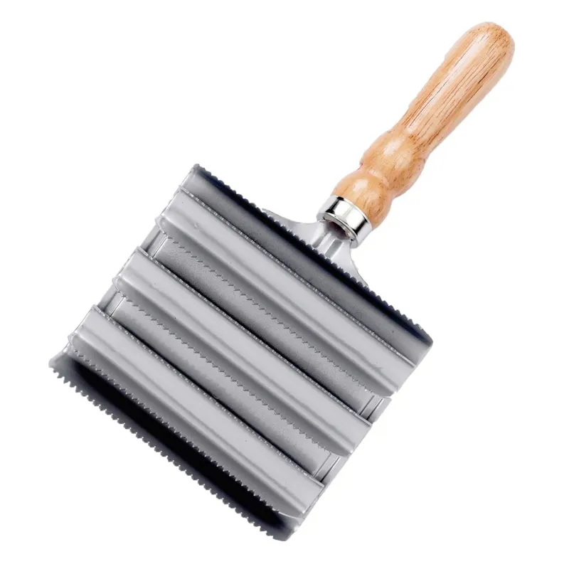 Lincoln 8 Bar Metal Curry Comb