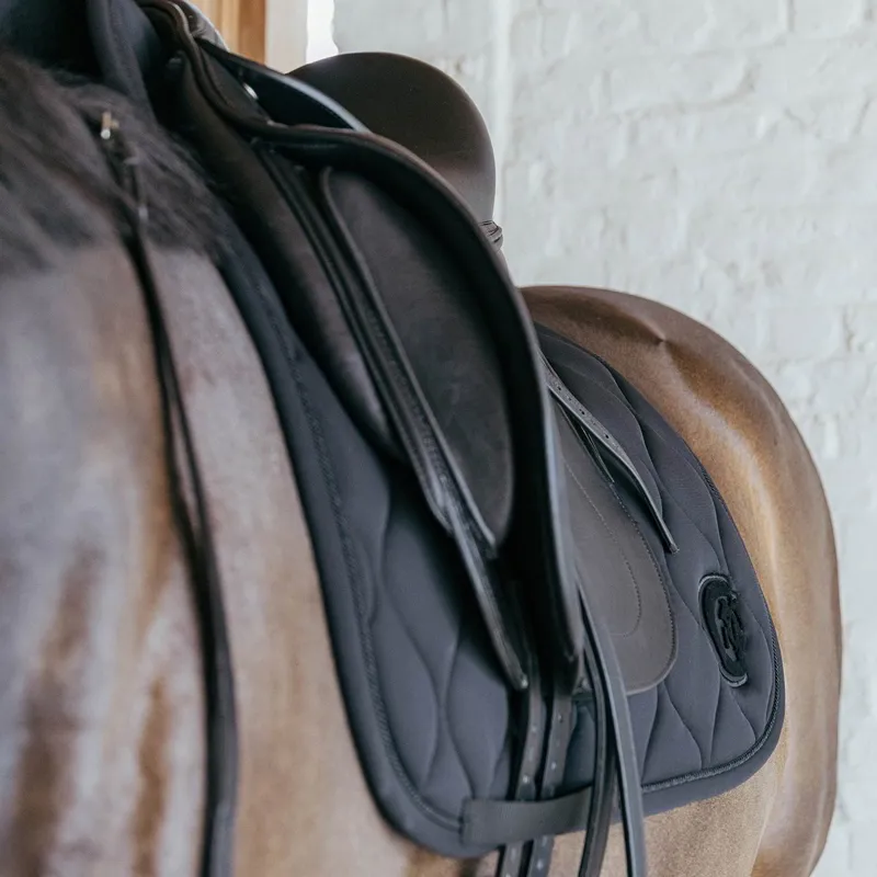 Kentucky 3D Logo Wave Dressage Saddle Pad - Black-4