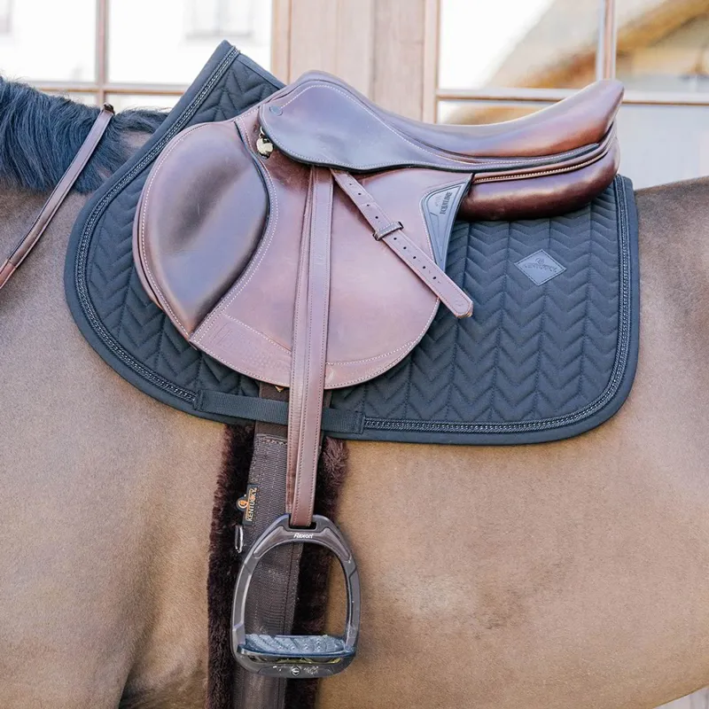 Kentucky Metal Chain Jump Saddle Pad - Black-1
