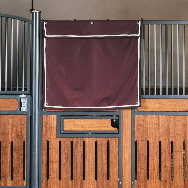 Kentucky Waterproof Short Classic Stall Curtain - Bordeaux/Gold/Cream