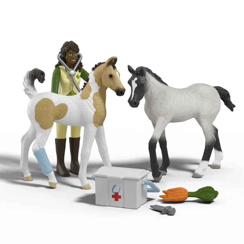 Schleich Horse Club Sarahs First Aid Kit Toy - Set